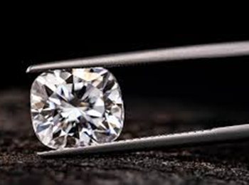 Cách sử dụng và bảo quản kim cương Cushion đúng cách