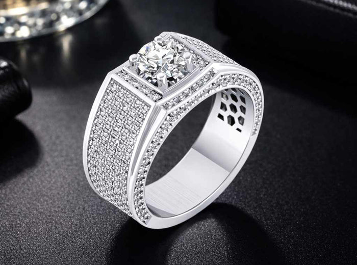 Nhẫn Kim Cương Nam Bản To: Biểu Tượng Quyền Lực Của Quý Ông