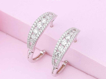 Top 10 mẫu bông tai kim cương nữ đẹp nhất 2026 – Thanh lịch & sang trọng