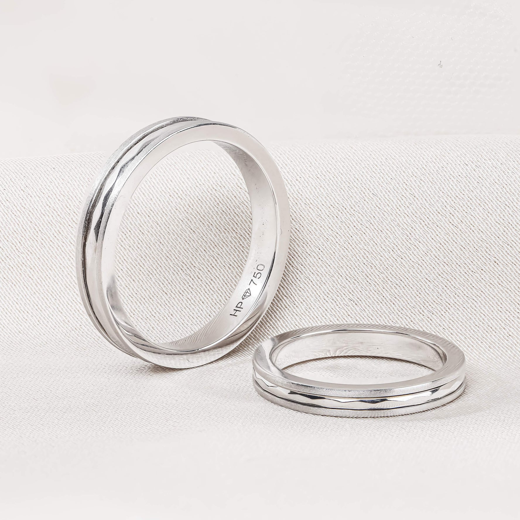 Nhẫn Cưới Vàng 18K D10702